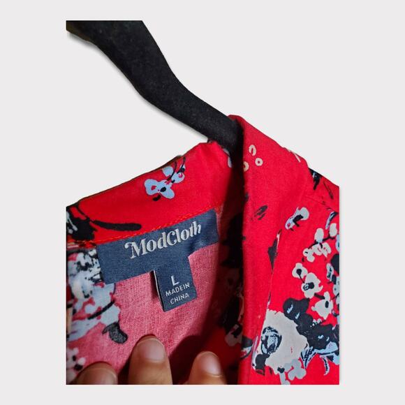 ModCloth Women’s Red Floral Sleeveless Blouse Large Reverse Peter Pan Collar - Picture 4 of 9
